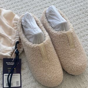 Bombas Cream slippers brand new